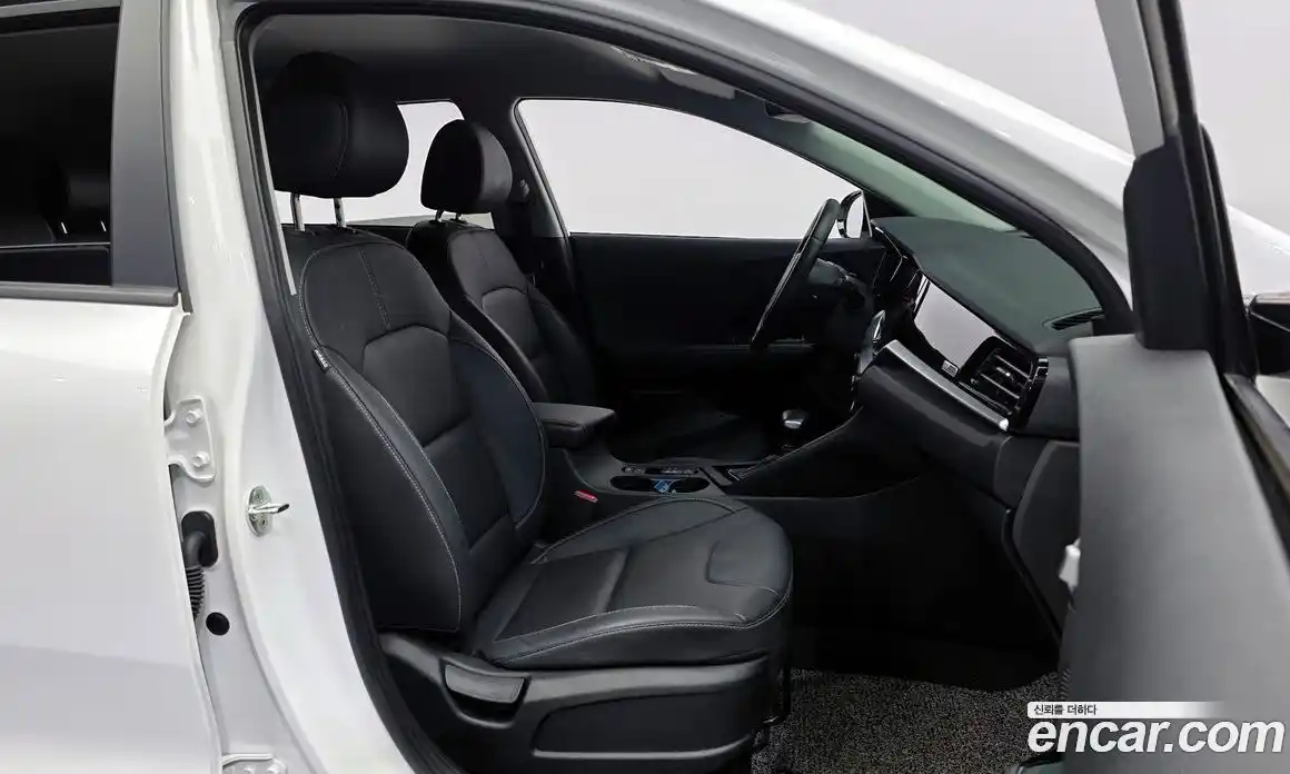 Kia Niro 2022 1.6 Автомат в Москве № 128433, фото 13