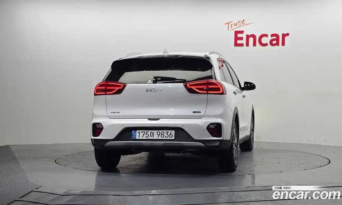 Kia Niro 2022 1.6 Автомат в Москве № 128433, фото 16