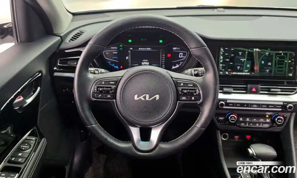 Kia Niro 2022 1.6 Автомат в Москве № 128433, фото 18