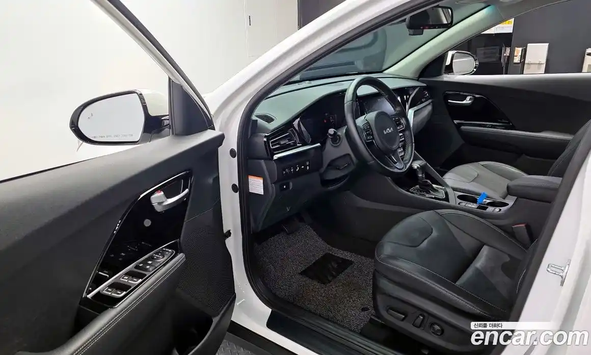 Kia Niro 2022 1.6 Автомат в Москве № 128433, фото 19