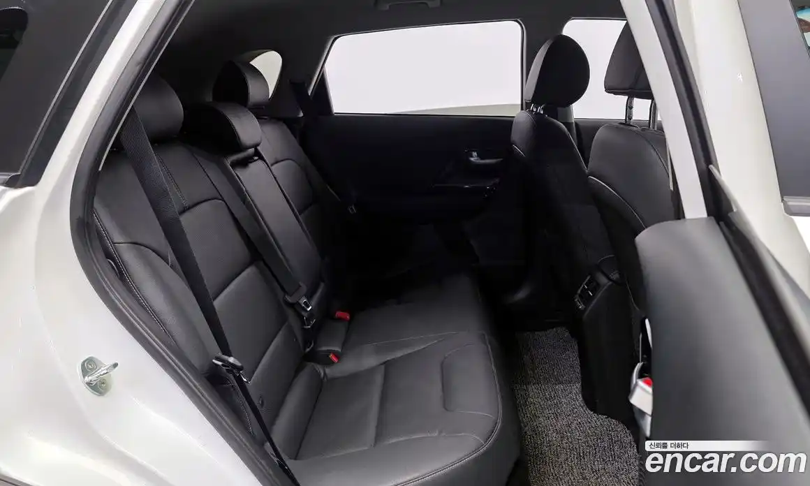 Kia Niro 2022 1.6 Автомат в Москве № 128433, фото 20