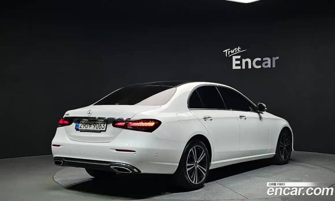 Mercedes-Benz E-Class 2022 2.0 Автомат в Москве № 142021, фото 11