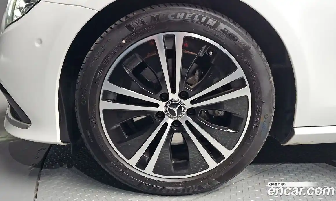 Mercedes-Benz E-Class 2022 2.0 Автомат в Москве № 142021, фото 16