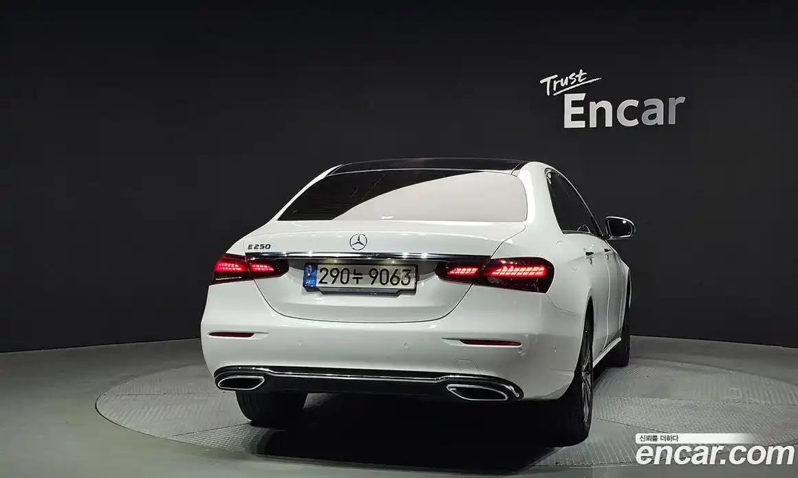 Mercedes-Benz E-Class 2022 2.0 Автомат в Москве № 142021, фото 5