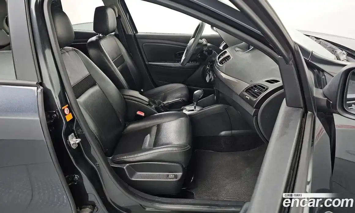 Renault SM3 2015 1.6 Автомат в Москве № 145042, фото 16