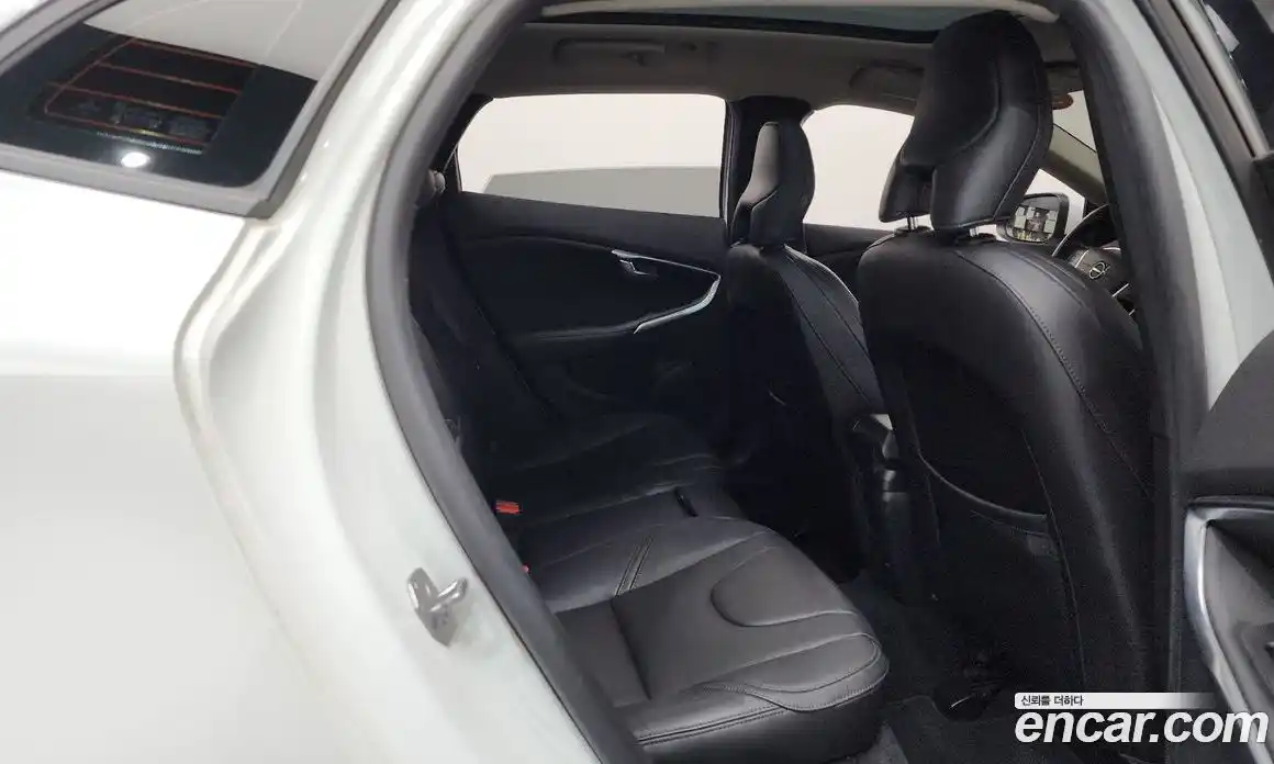 Volvo V40 2018 2.0 Автомат в Москве № 161350, фото 12