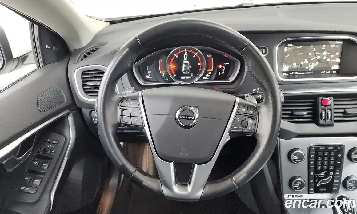 Volvo V40 2018 2.0 Автомат в Москве № 161350, фото 13