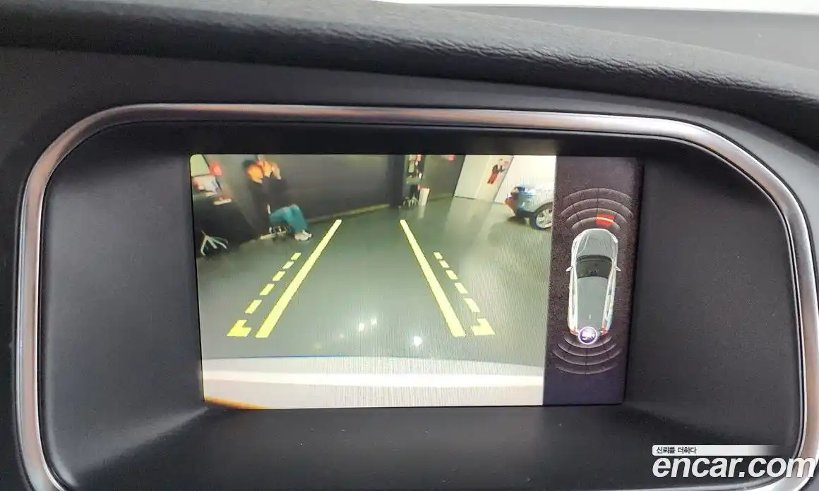 Volvo V40 2018 2.0 Автомат в Москве № 161350, фото 16