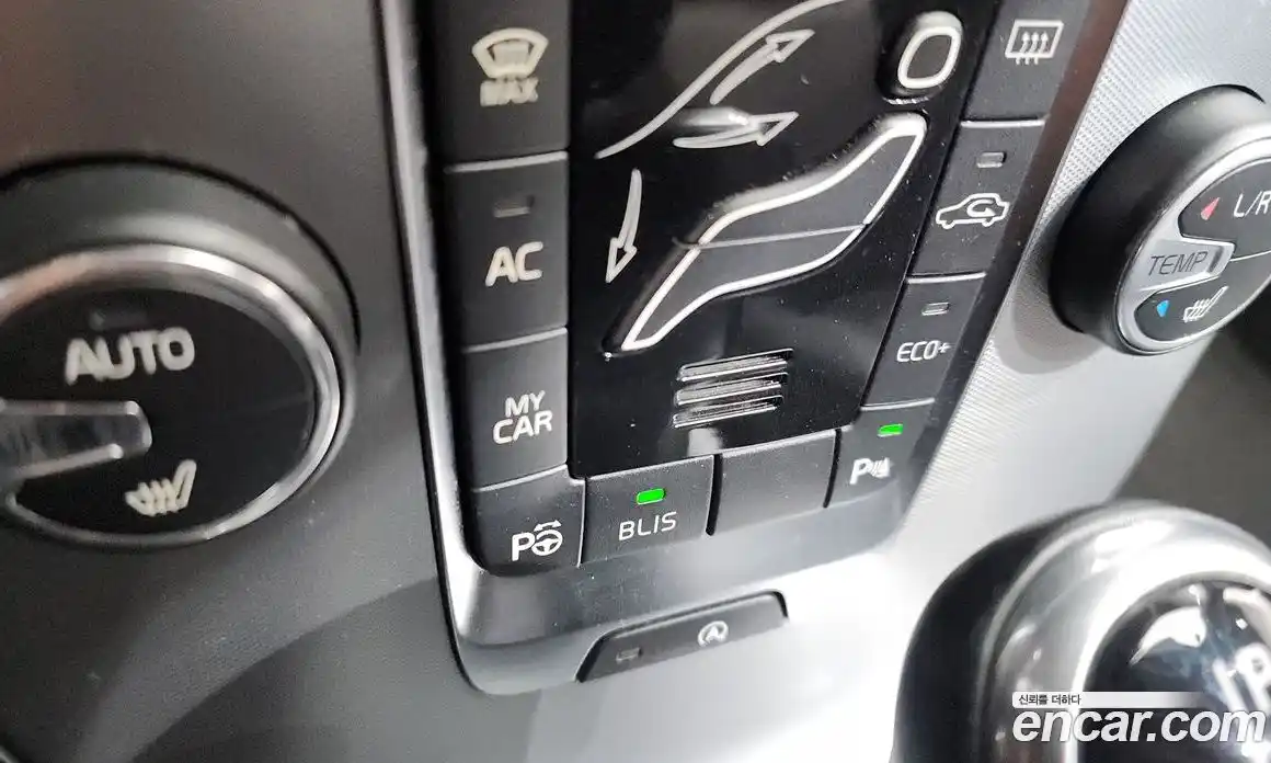 Volvo V40 2018 2.0 Автомат в Москве № 161350, фото 17