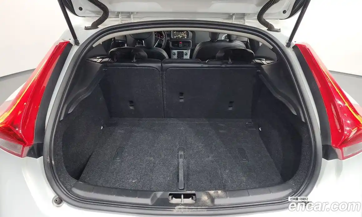 Volvo V40 2018 2.0 Автомат в Москве № 161350, фото 20