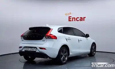 Volvo V40 2018 2.0 Автомат в Москве № 161350, миниатюра 2