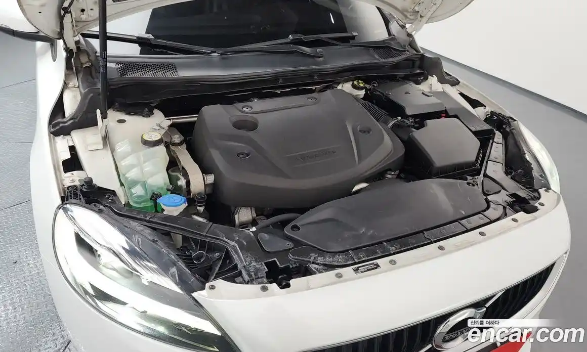 Volvo V40 2018 2.0 Автомат в Москве № 161350, фото 6