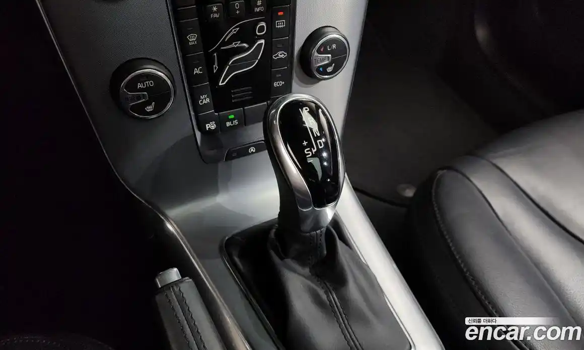 Volvo V40 2018 2.0 Автомат в Москве № 161350, фото 9