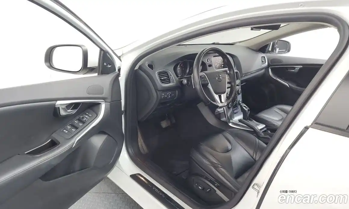 Volvo V40 2018 2.0 Автомат в Москве № 161350, фото 10