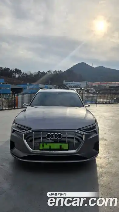 Audi e-tron 2023 Автомат в Москве № 163952, миниатюра 3