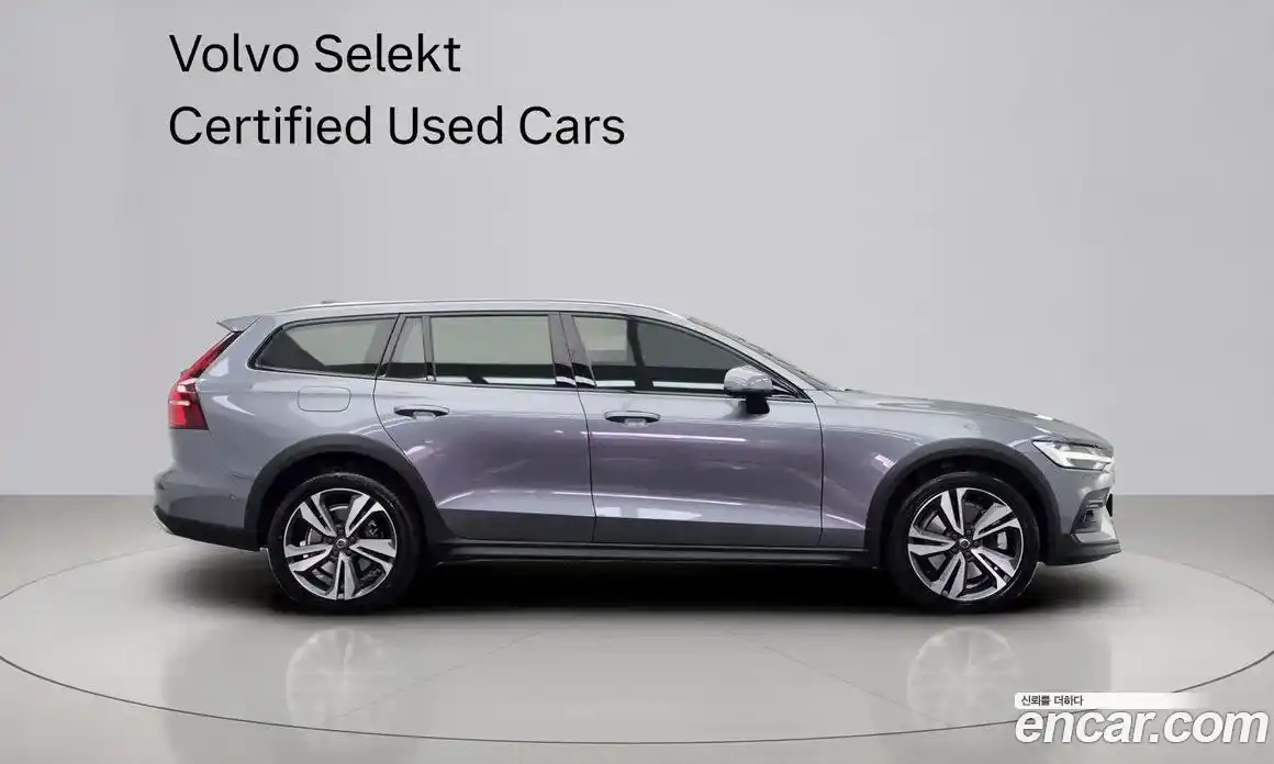 Volvo V60 2021 2.0 Автомат в Москве № 164756, фото 3