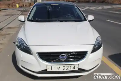 Volvo V40, 2015