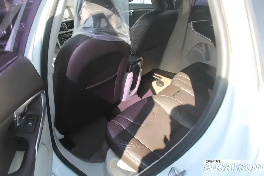 Volvo V40 2015 1.6 Автомат в Москве № 164865, фото 12