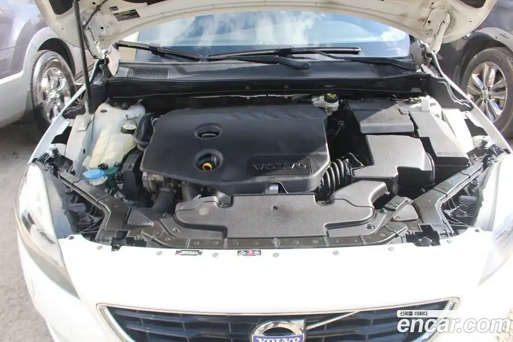 Volvo V40 2015 1.6 Автомат в Москве № 164865, фото 13