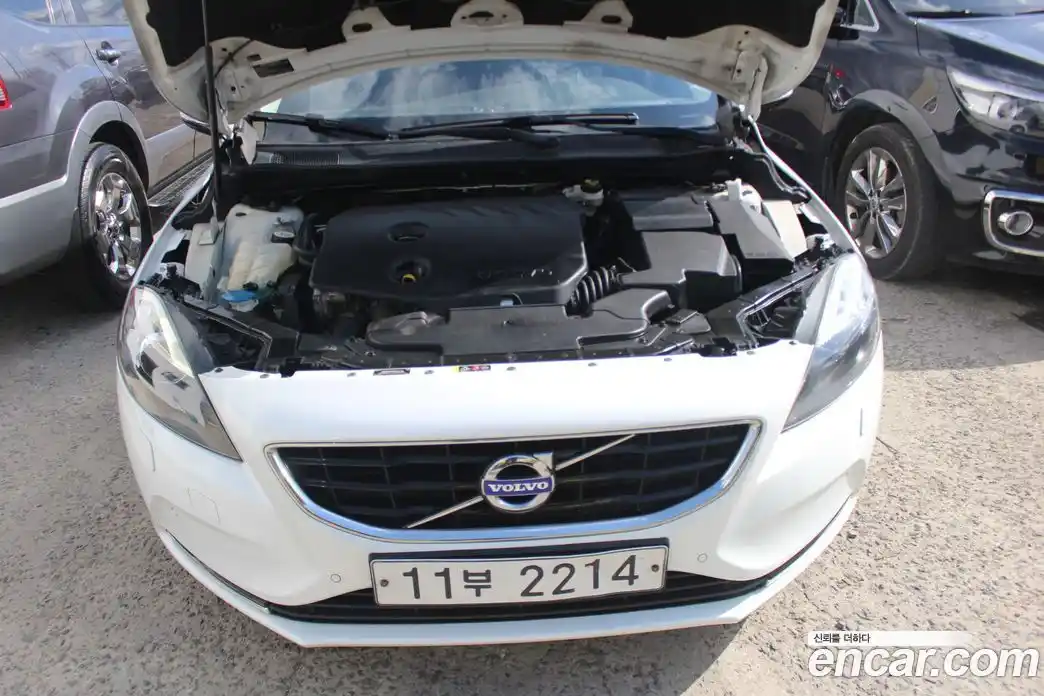 Volvo V40 2015 1.6 Автомат в Москве № 164865, фото 14