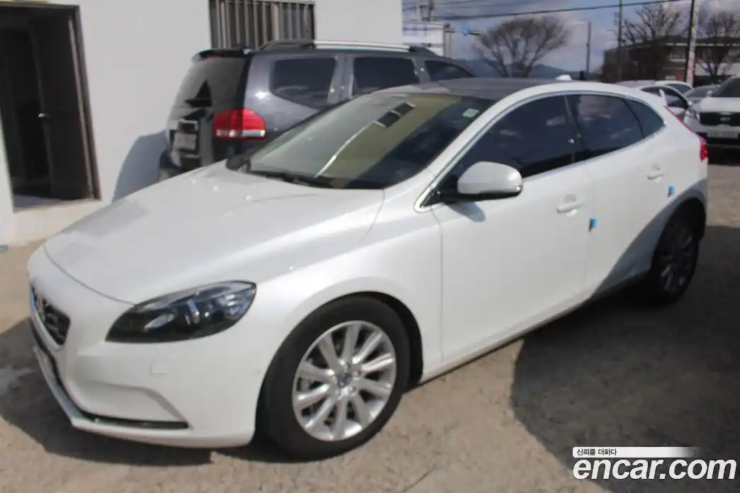 Volvo V40 2015 1.6 Автомат в Москве № 164865, фото 16