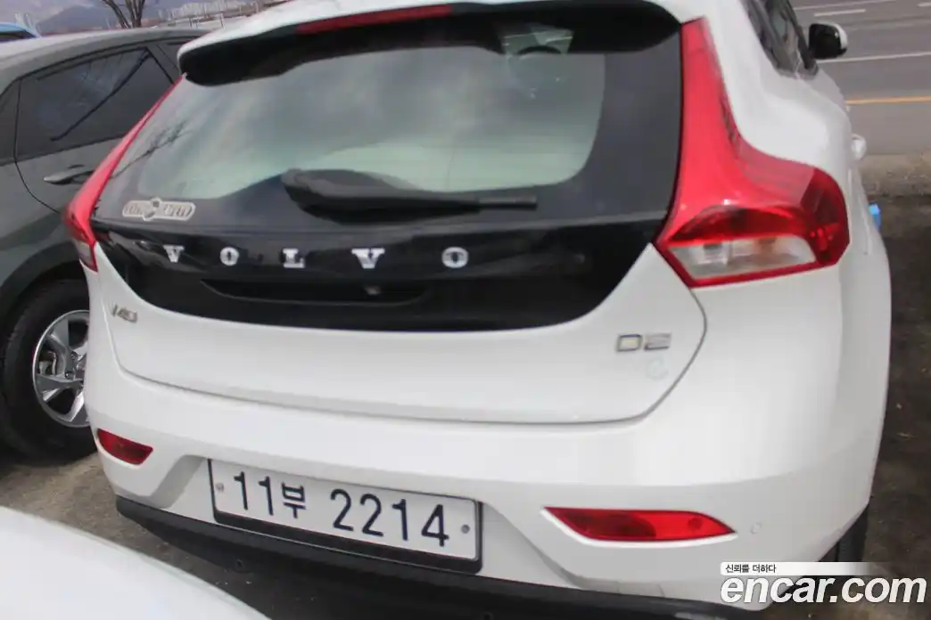 Volvo V40 2015 1.6 Автомат в Москве № 164865, фото 17