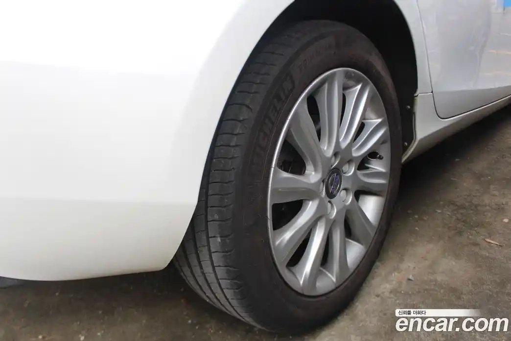 Volvo V40 2015 1.6 Автомат в Москве № 164865, фото 19