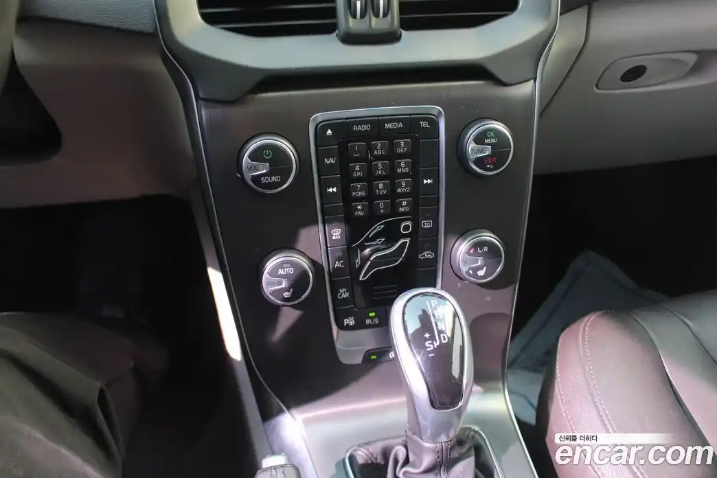 Volvo V40 2015 1.6 Автомат в Москве № 164865, фото 8