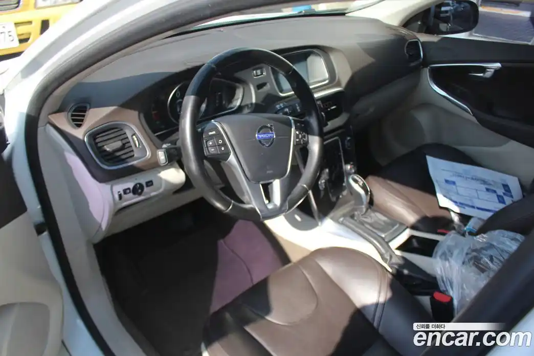 Volvo V40 2015 1.6 Автомат в Москве № 164865, фото 10