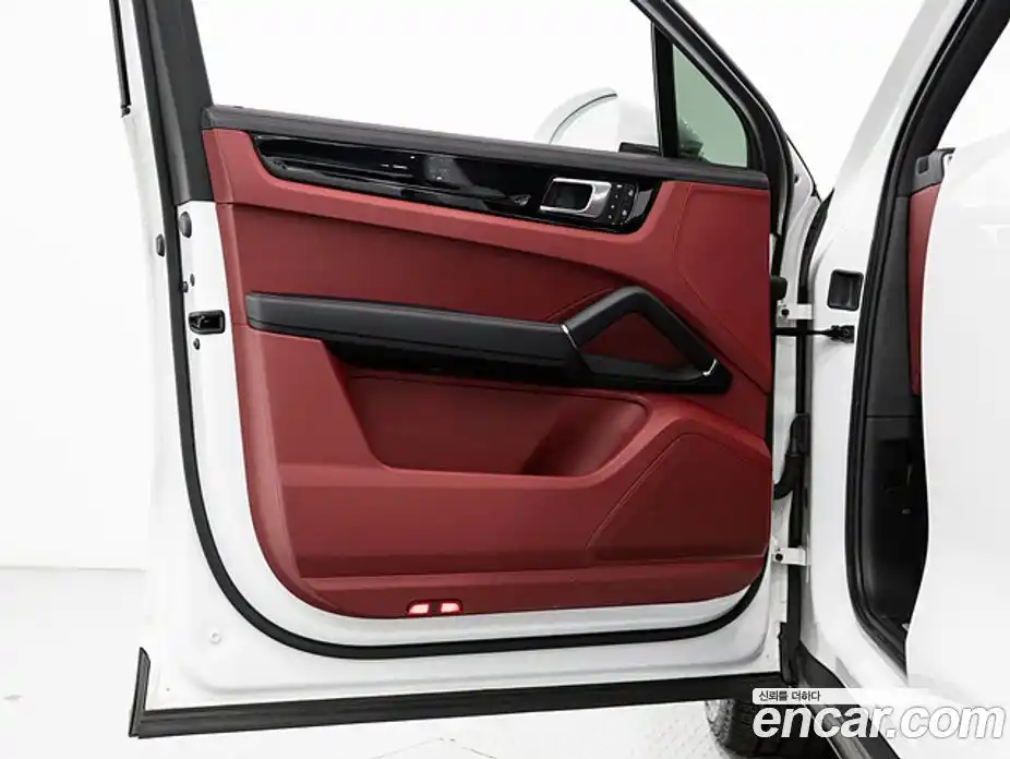 Porsche Cayenne 2023 3.0 Автомат в Москве № 165750, фото 16