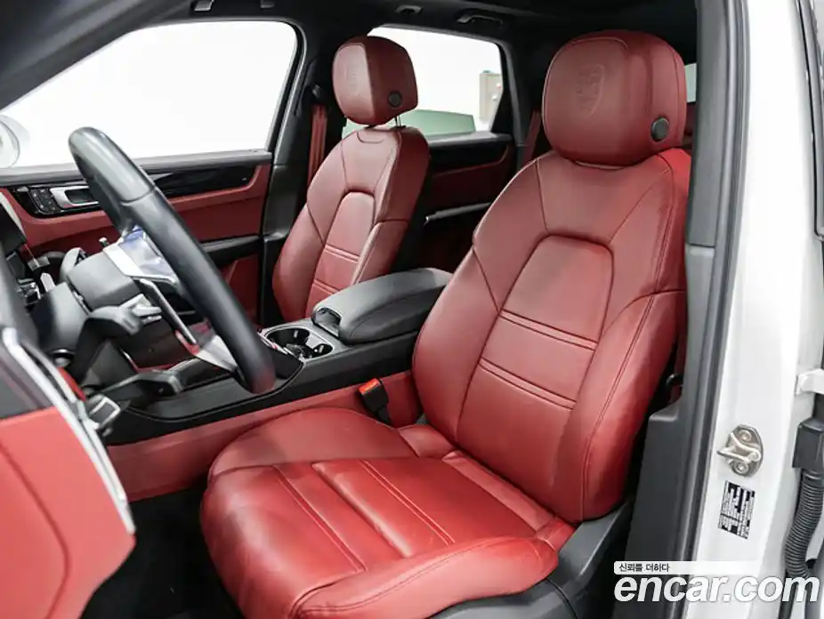 Porsche Cayenne 2023 3.0 Автомат в Москве № 165750, фото 10