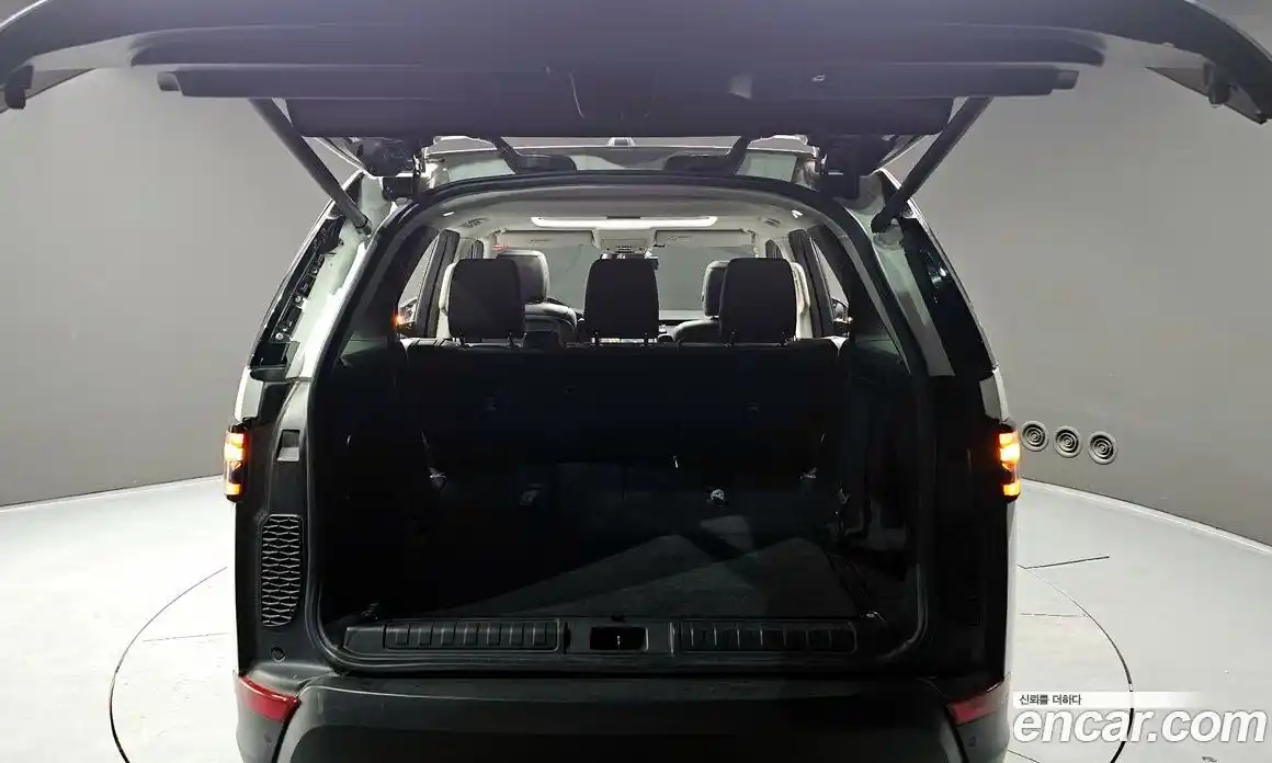 Land Rover Discovery 2018 2.0 Автомат в Москве № 166352, фото 16