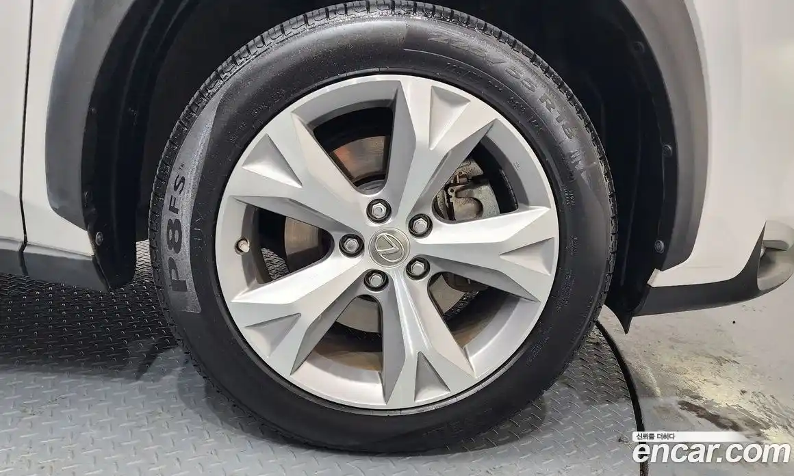 Lexus NX 2016 2.5 Автомат в Москве № 168229, фото 5