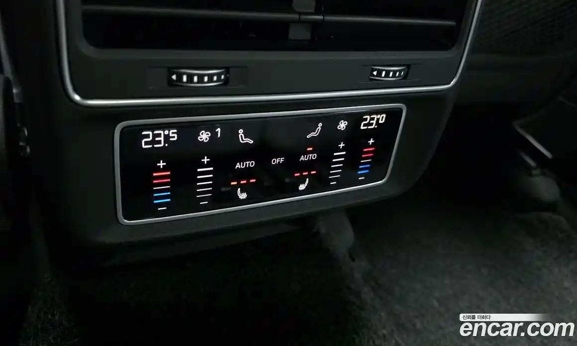 Audi Q8 2023 3.0 Автомат в Москве № 196125, фото 17