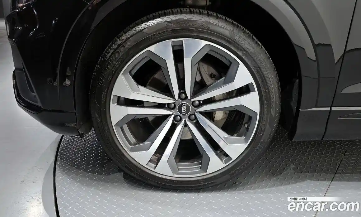 Audi Q8 2023 3.0 Автомат в Москве № 196125, фото 5