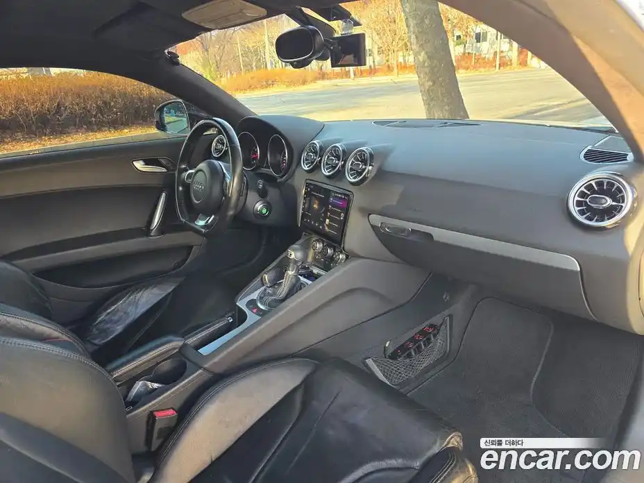 Audi TT 2008 2.0 Автомат в Москве № 196874, фото 15