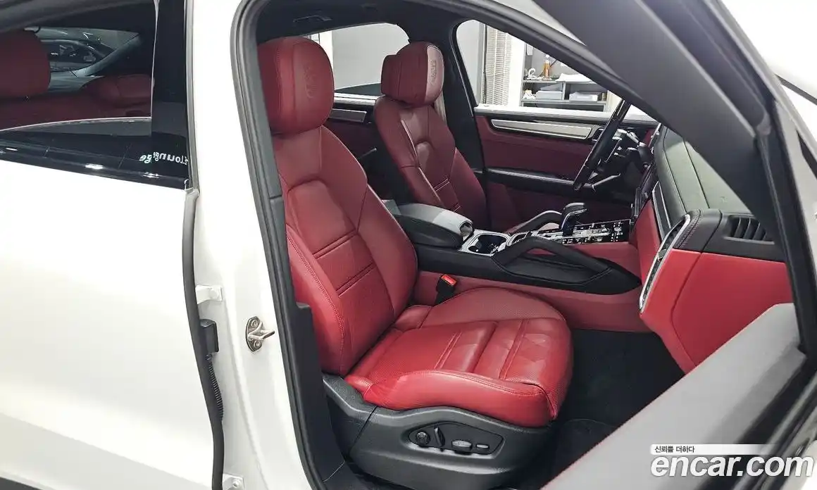 Porsche Cayenne 2023 3.0 Автомат в Москве № 197358, фото 9