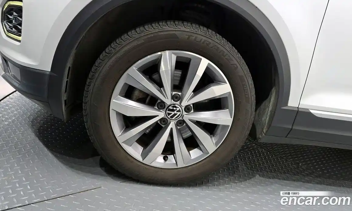 Volkswagen T-Roc 2021 2.0 Автомат в Москве № 199010, фото 11