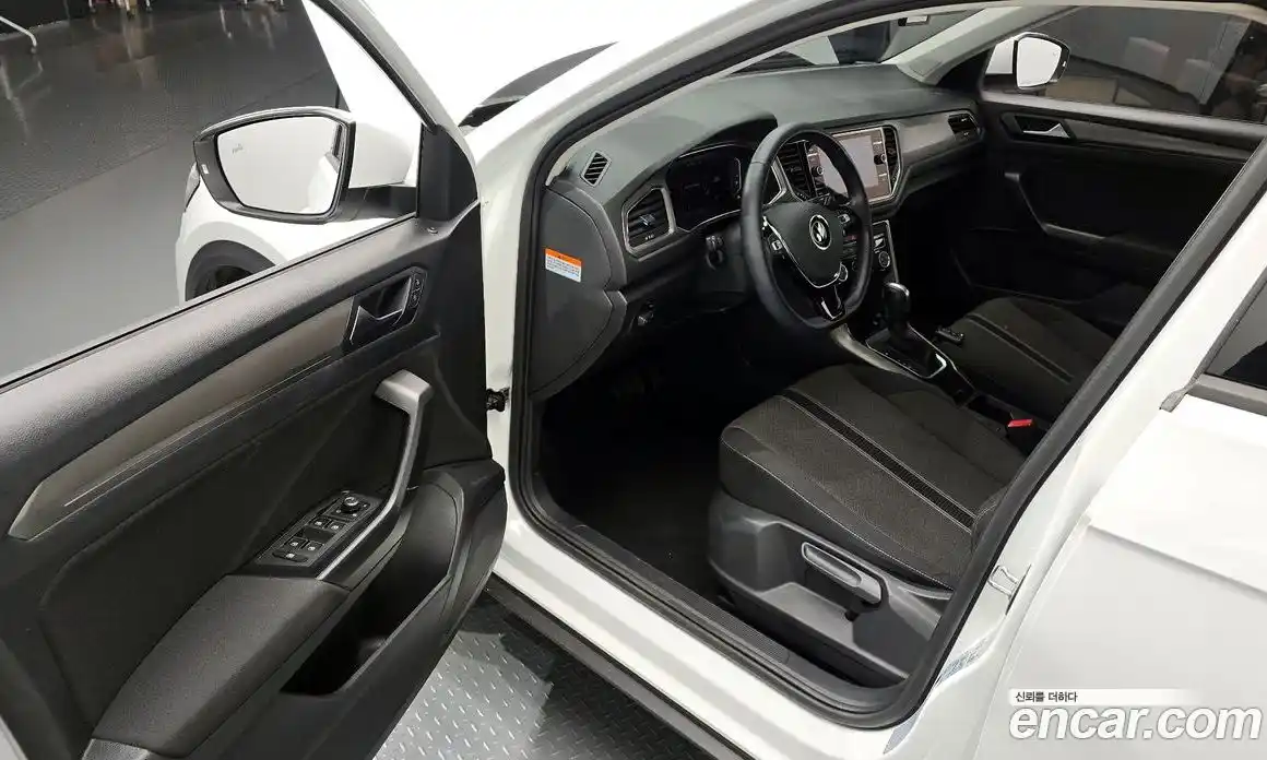 Volkswagen T-Roc 2021 2.0 Автомат в Москве № 199010, фото 14