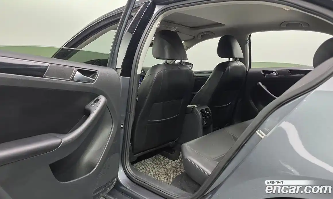 Volkswagen Jetta 2015 2.0 Автомат в Москве № 199125, фото 6