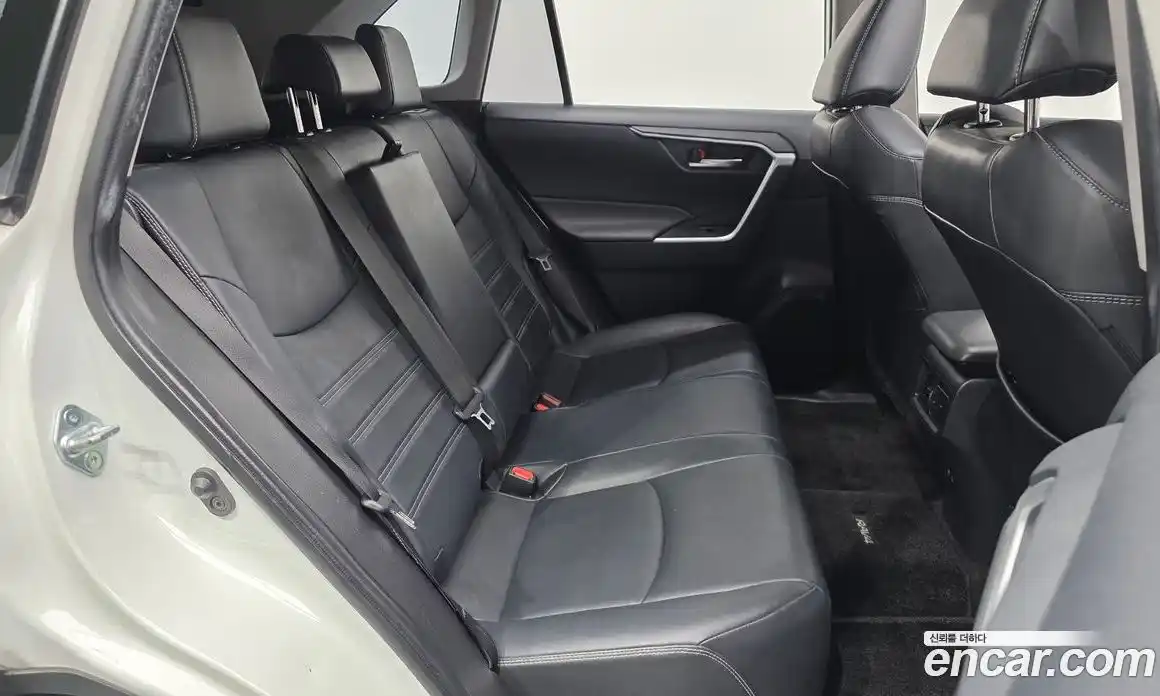 Toyota RAV4 2019 2.5 Автомат в Москве № 199611, фото 12