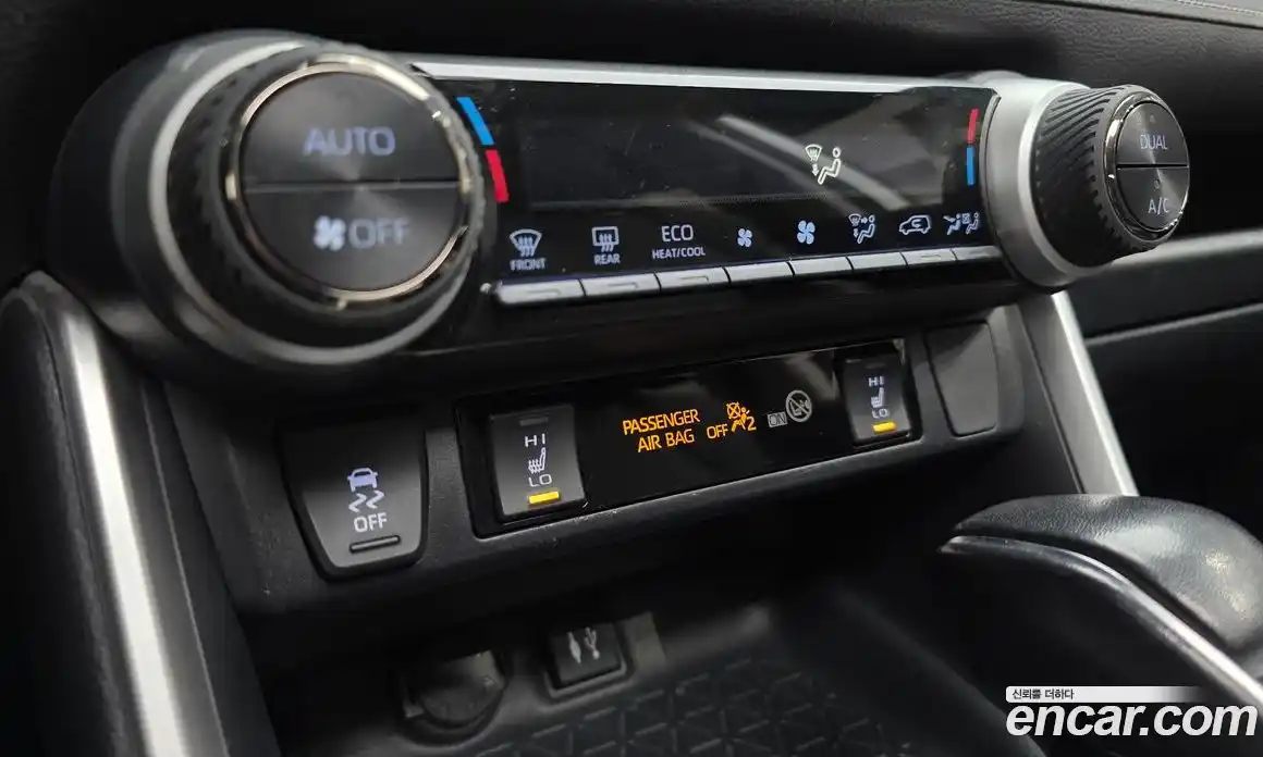 Toyota RAV4 2019 2.5 Автомат в Москве № 199611, фото 17