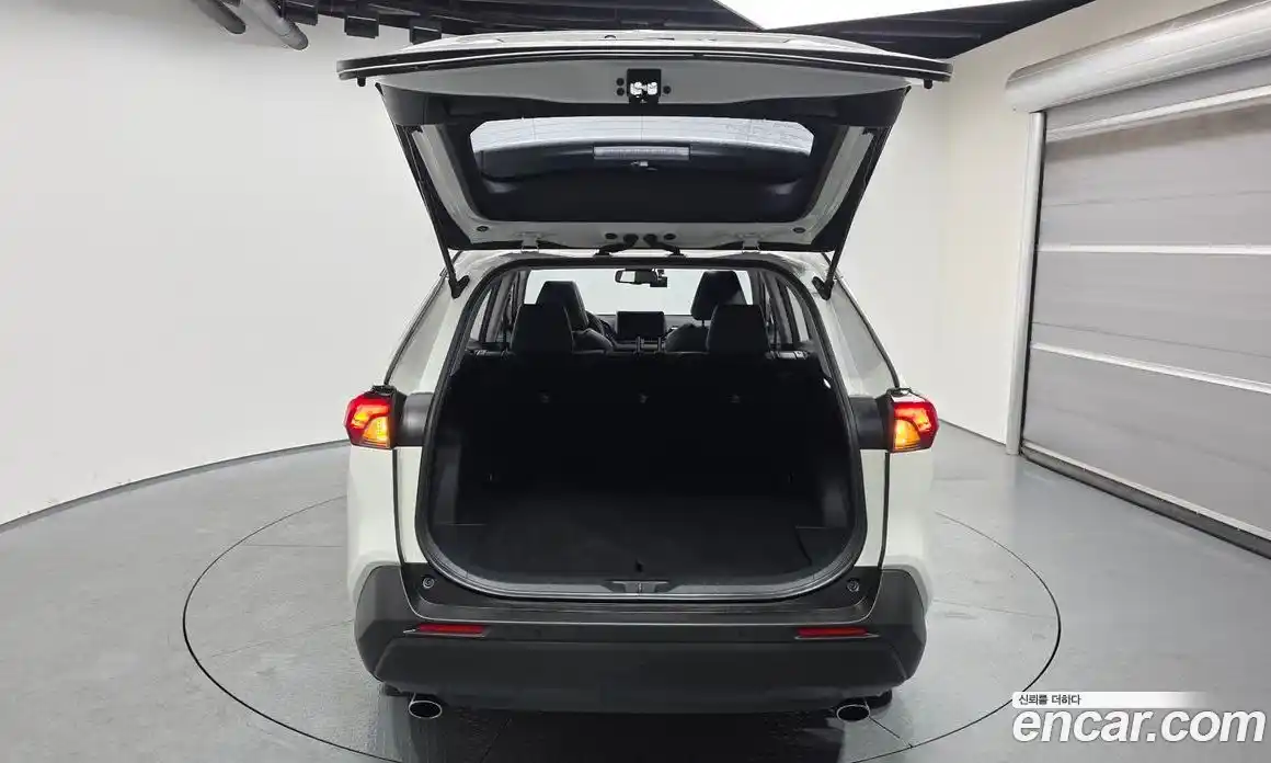 Toyota RAV4 2019 2.5 Автомат в Москве № 199611, фото 20