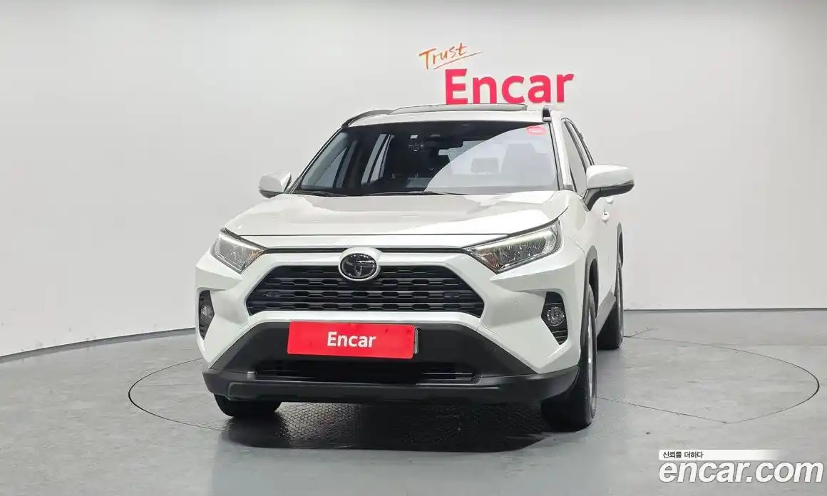 Toyota RAV4 2019 2.5 Автомат в Москве № 199611, фото 3