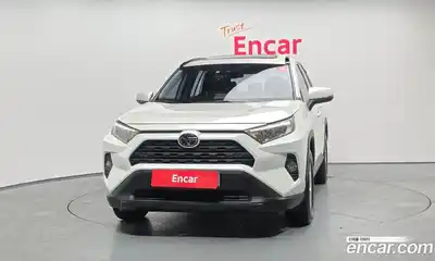 Toyota RAV4 2019 2.5 Автомат в Москве № 199611, миниатюра 3