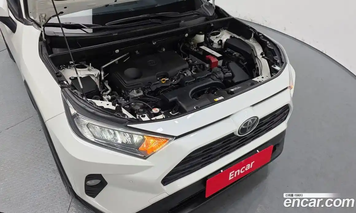 Toyota RAV4 2019 2.5 Автомат в Москве № 199611, фото 6