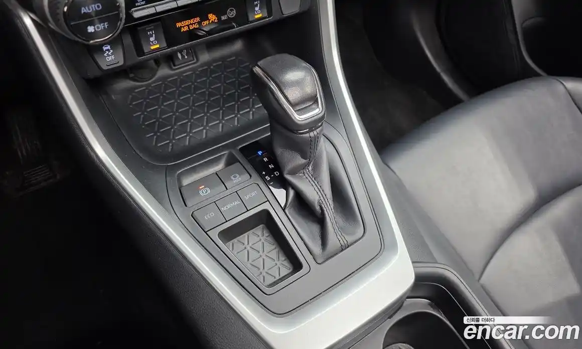 Toyota RAV4 2019 2.5 Автомат в Москве № 199611, фото 9