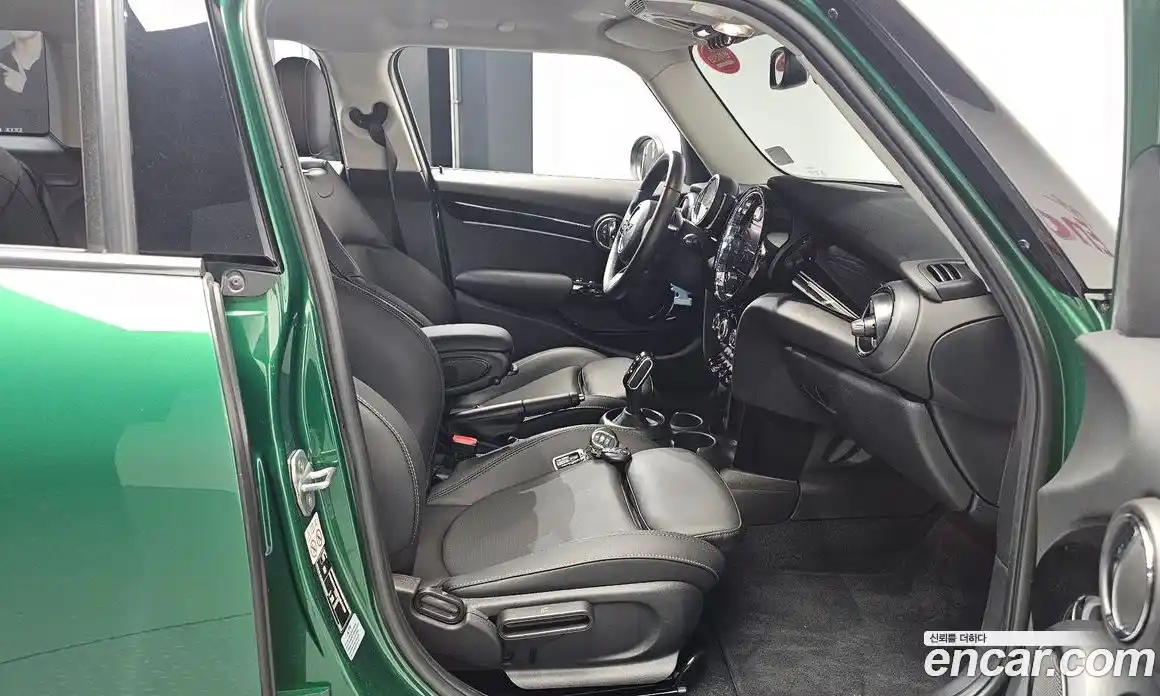 Mini Cooper 2022 1.5 Автомат в Москве № 201785, фото 3