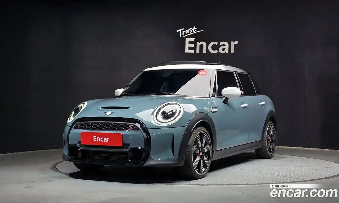 Mini Cooper 2023 2.0 Автомат в Москве № 203956, фото 13