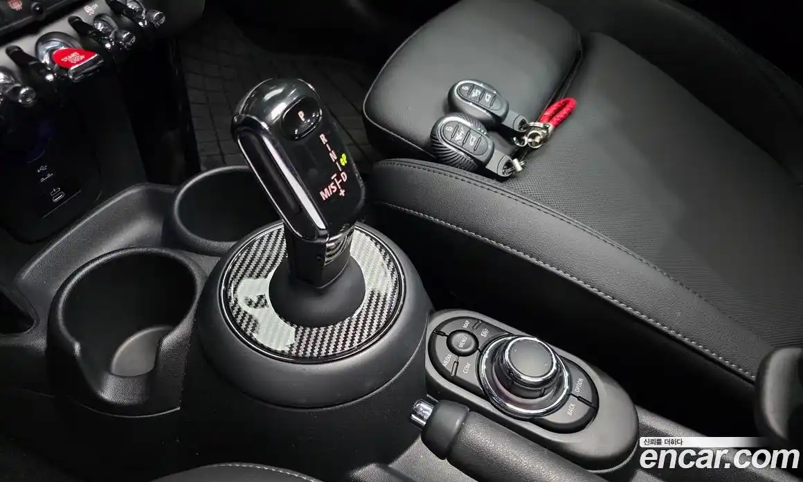 Mini Cooper 2023 2.0 Автомат в Москве № 203956, фото 14